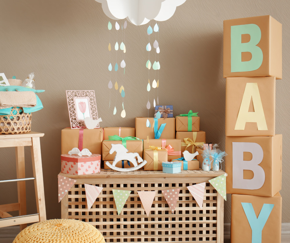 Beżowe dekoracje namiotu imprezowego na baby shower