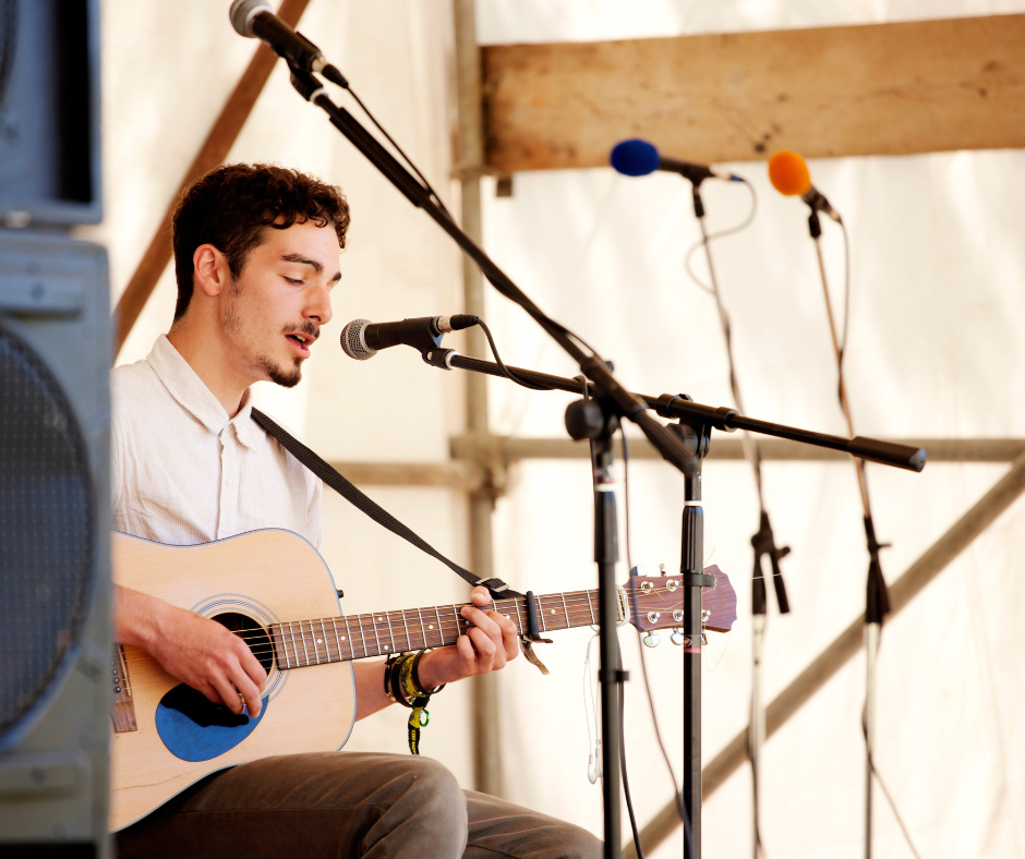 Koncert plenerowy w namiocie eventowym