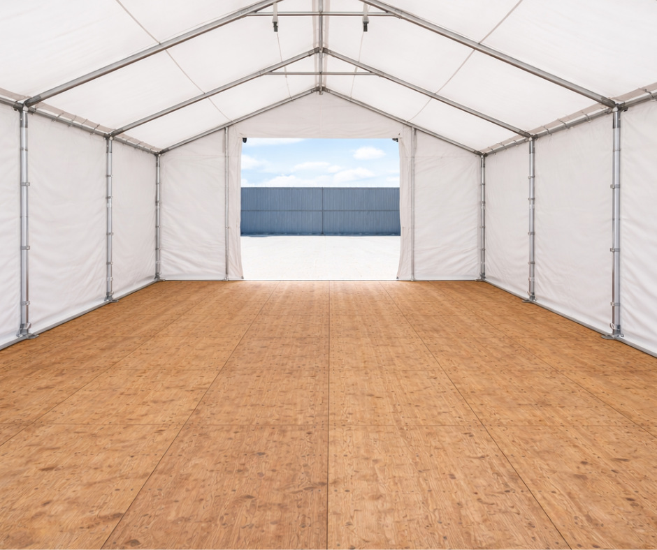 Podłoga w namiocie magazynowym