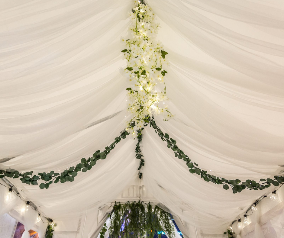 Dekoracje na sufit w namiocie imprezowym