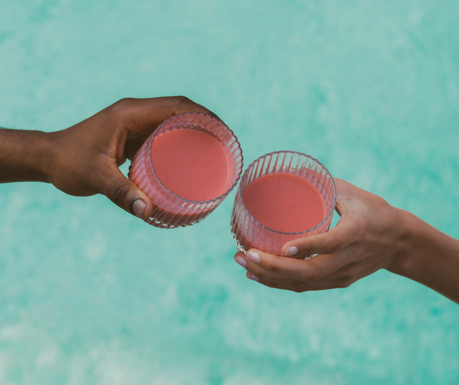 Zimne napoje przy basenie